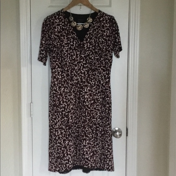 Ann Taylor Dresses & Skirts - Ann Taylor Sz M Sassy Print Dress with details